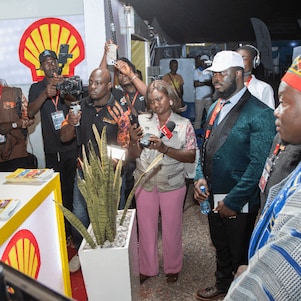 Visite de stand par les officiels
