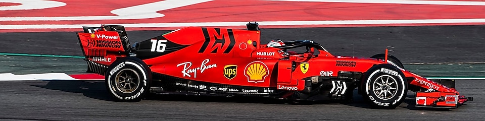 Formule 1 Ferrari sur un circuit de course