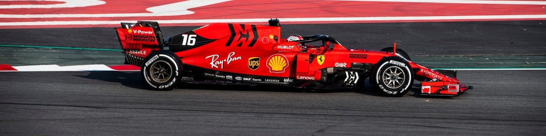 Formule 1 Ferrari sur un circuit de course