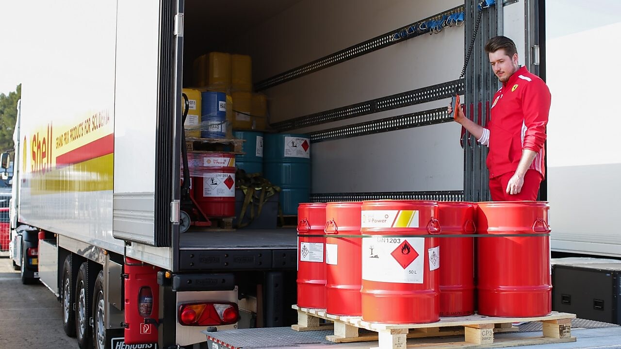 shell-lorry-with-v-power-products