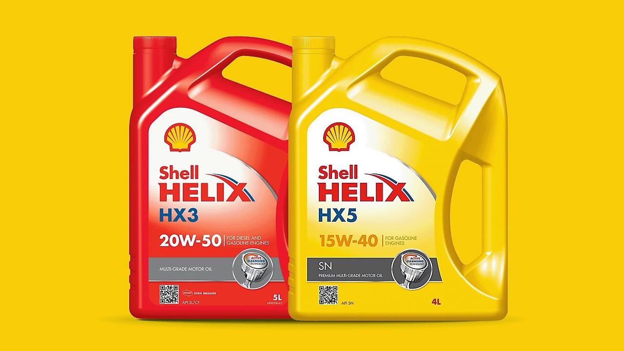 Deux bouteilles d’huiles moteur Shell Helix minérales