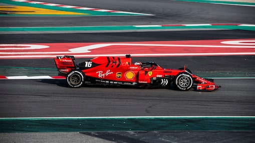 Formule1 Ferrari en 2016 franchissant la ligne d'arrivée